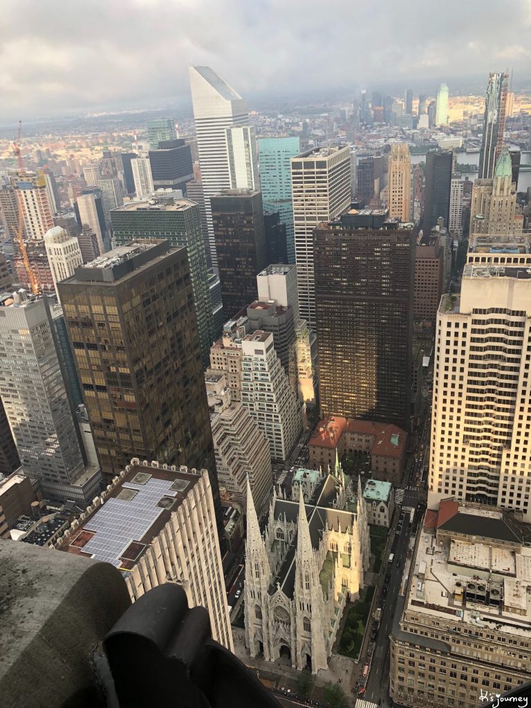 虽然已经是大家推荐到不想再推荐的景点,但在顶楼体验居高临下的感觉